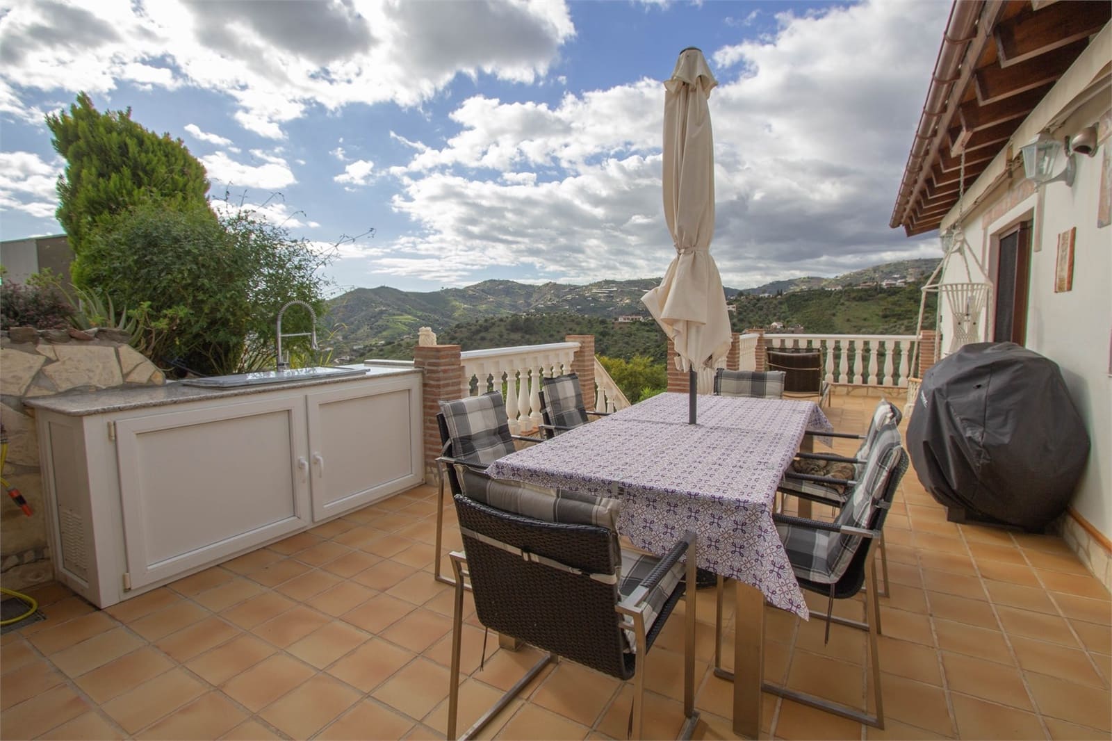 4 soveværelse Finca/Landehus til salg i Frigiliana med swimmingpool garage - € 780.000 (Ref: 9207270)