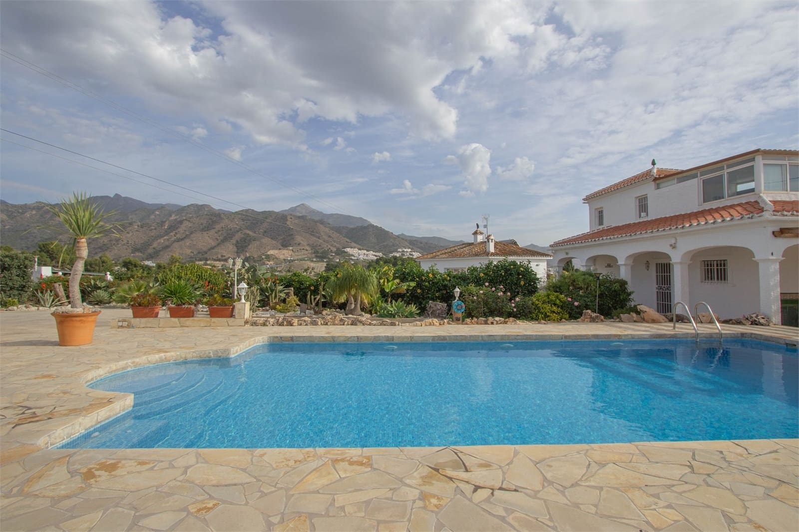 3 slaapkamer Villa te koop in Nerja met zwembad garage - € 650.000 (Ref: 9207275)