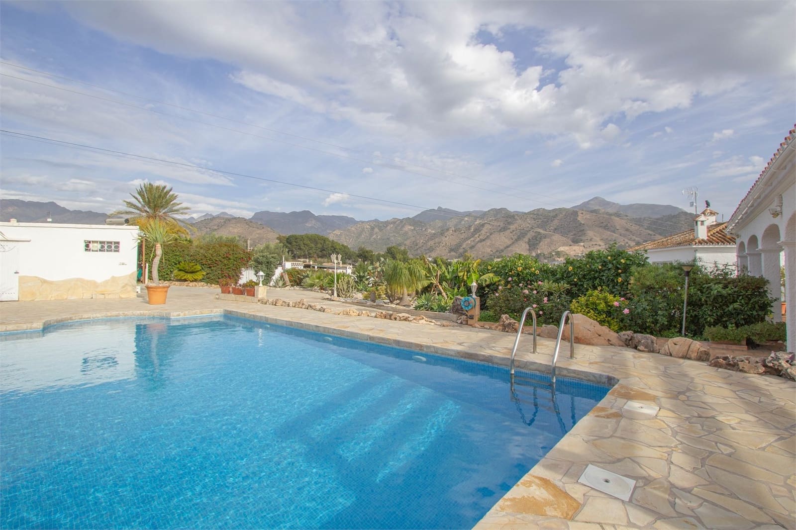 3 slaapkamer Villa te koop in Nerja met zwembad garage - € 650.000 (Ref: 9207275)