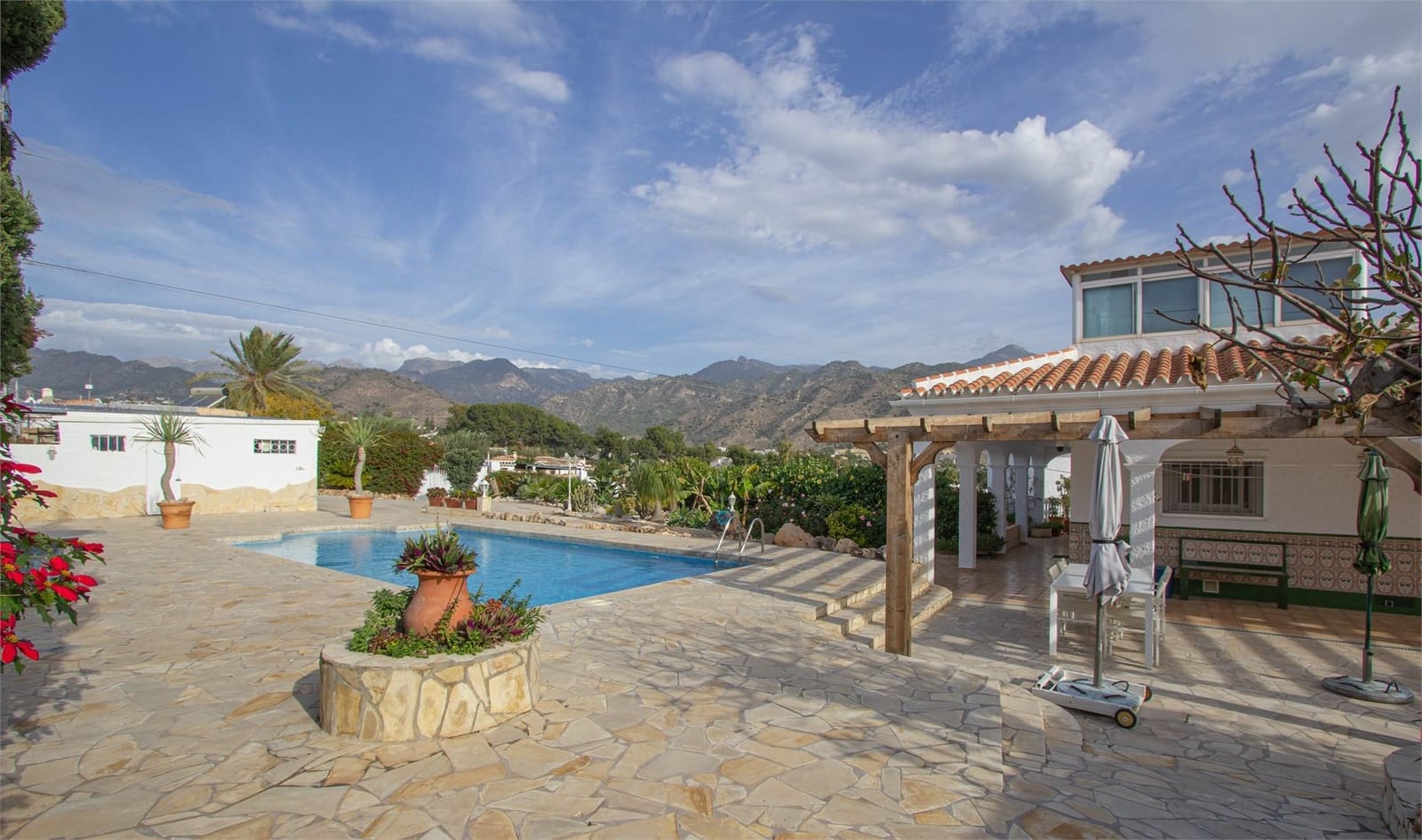 3 slaapkamer Villa te koop in Nerja met zwembad garage - € 650.000 (Ref: 9207275)