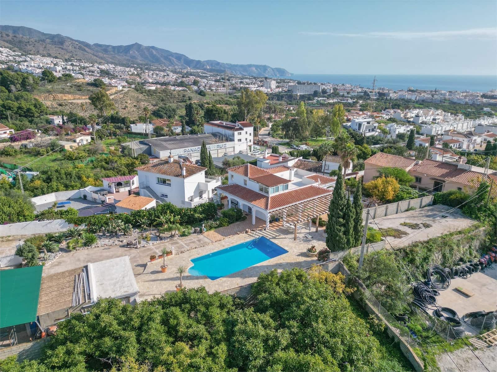 3 slaapkamer Villa te koop in Nerja met zwembad garage - € 650.000 (Ref: 9207275)