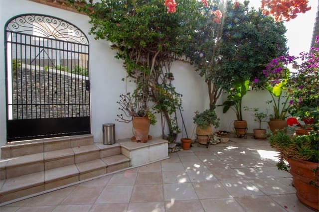 5 soveværelse Villa til salg i Almuñécar med garage - € 890.000 (Ref: 9207282)