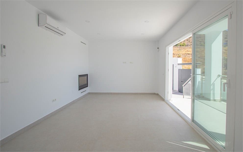 4 quarto Moradia para venda em Nerja com piscina garagem - 865 000 € (Ref: 9207284)