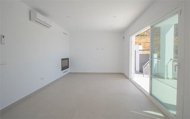 4 makuuhuone Huvila myytävänä paikassa Nerja mukana uima-altaan 
autotalli - 865 000 € (Ref: 9207284)