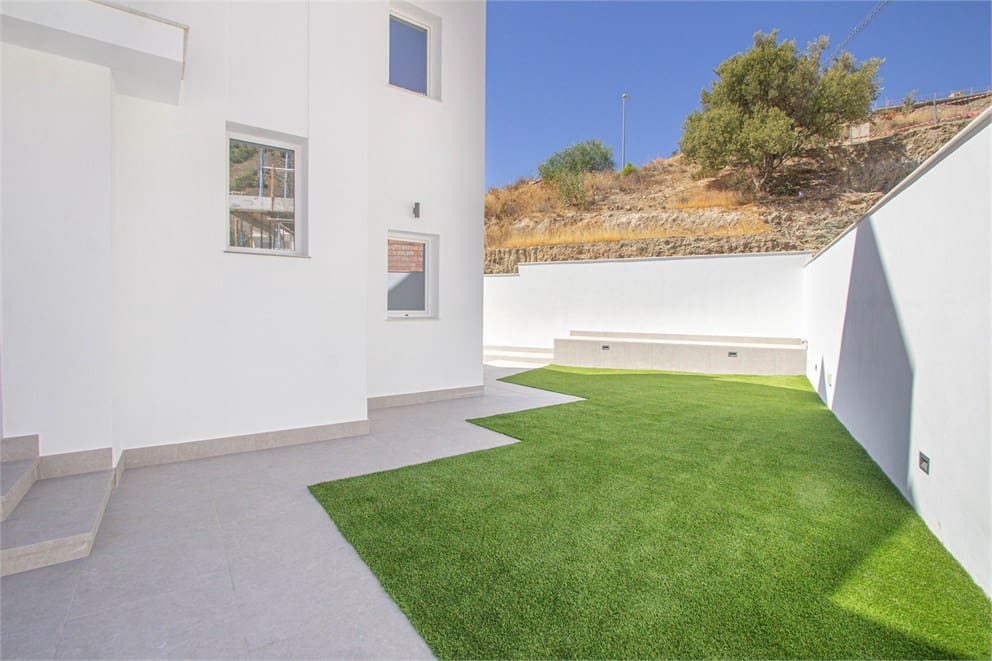 4 quarto Moradia para venda em Nerja com piscina garagem - 865 000 € (Ref: 9207284)