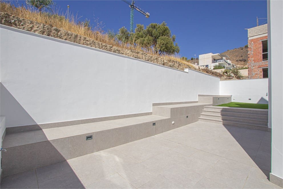 4 quarto Moradia para venda em Nerja com piscina garagem - 865 000 € (Ref: 9207284)