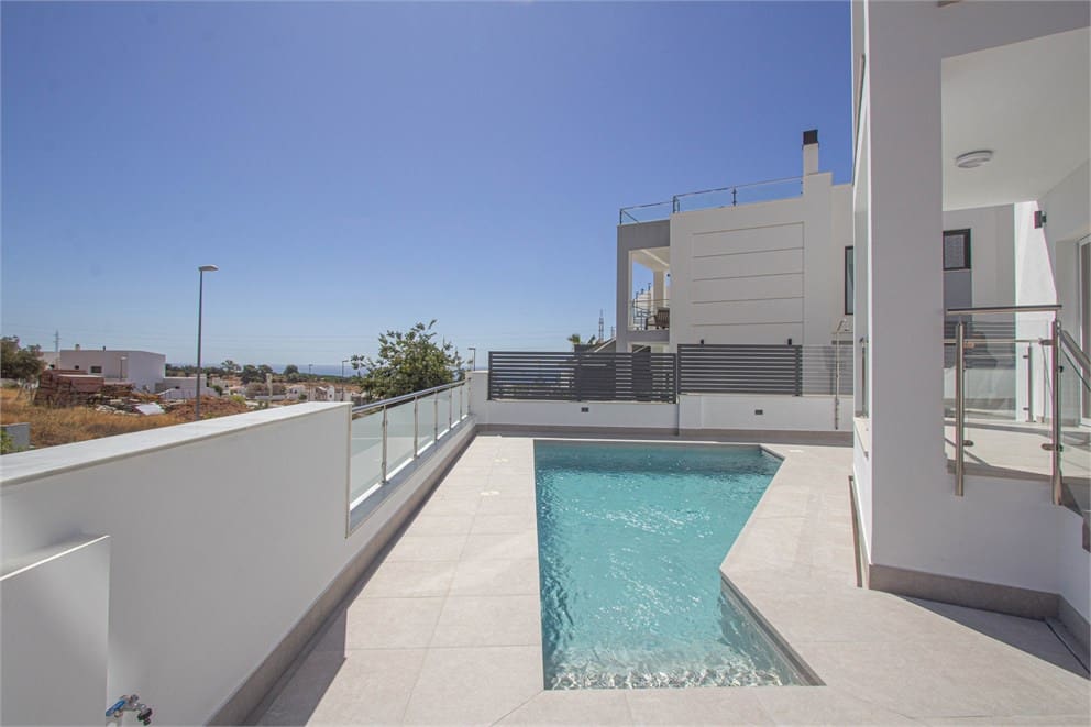 4 quarto Moradia para venda em Nerja com piscina garagem - 865 000 € (Ref: 9207284)