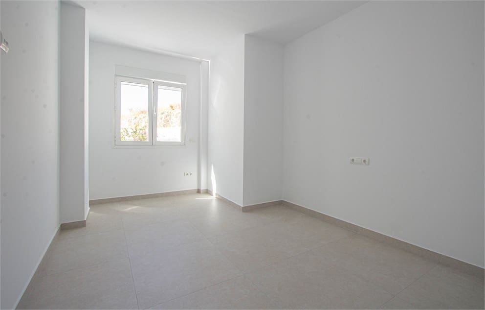 4 quarto Moradia para venda em Nerja com piscina garagem - 865 000 € (Ref: 9207284)