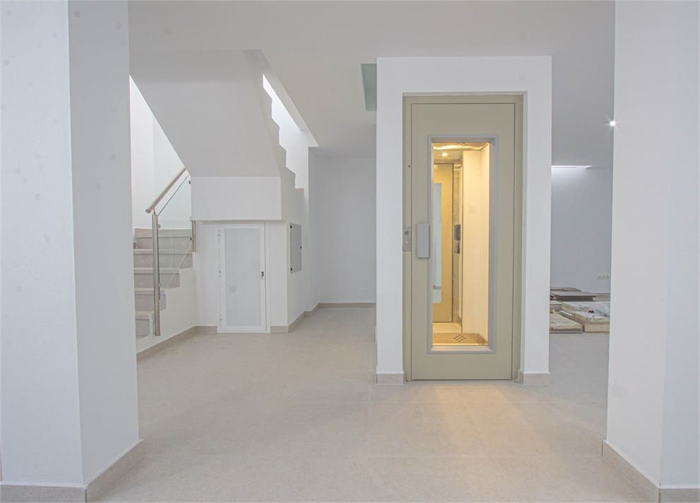 4 quarto Moradia para venda em Nerja com piscina garagem - 865 000 € (Ref: 9207284)