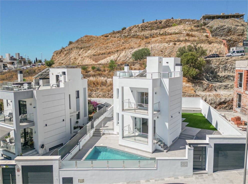 4 quarto Moradia para venda em Nerja com piscina garagem - 865 000 € (Ref: 9207284)