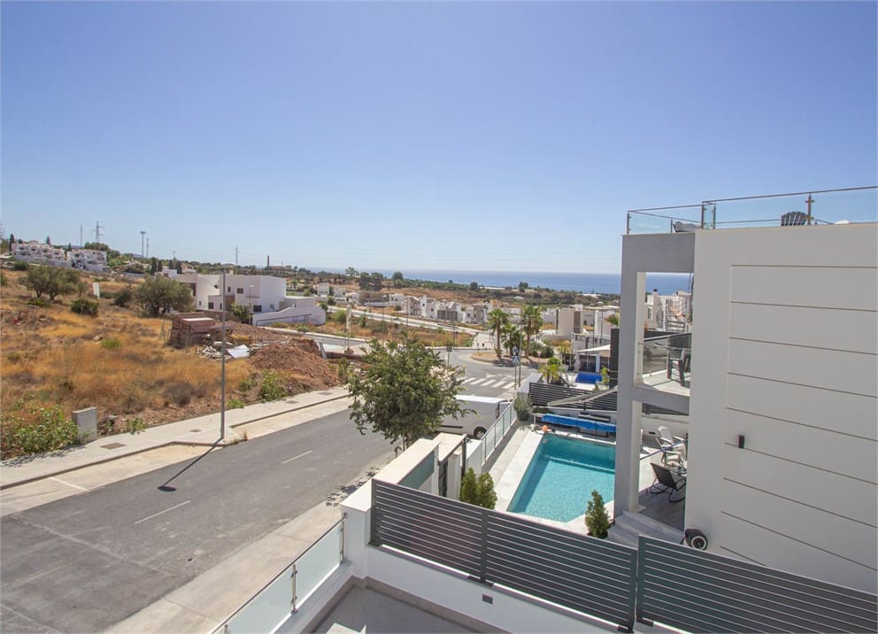 4 quarto Moradia para venda em Nerja com piscina garagem - 865 000 € (Ref: 9207284)