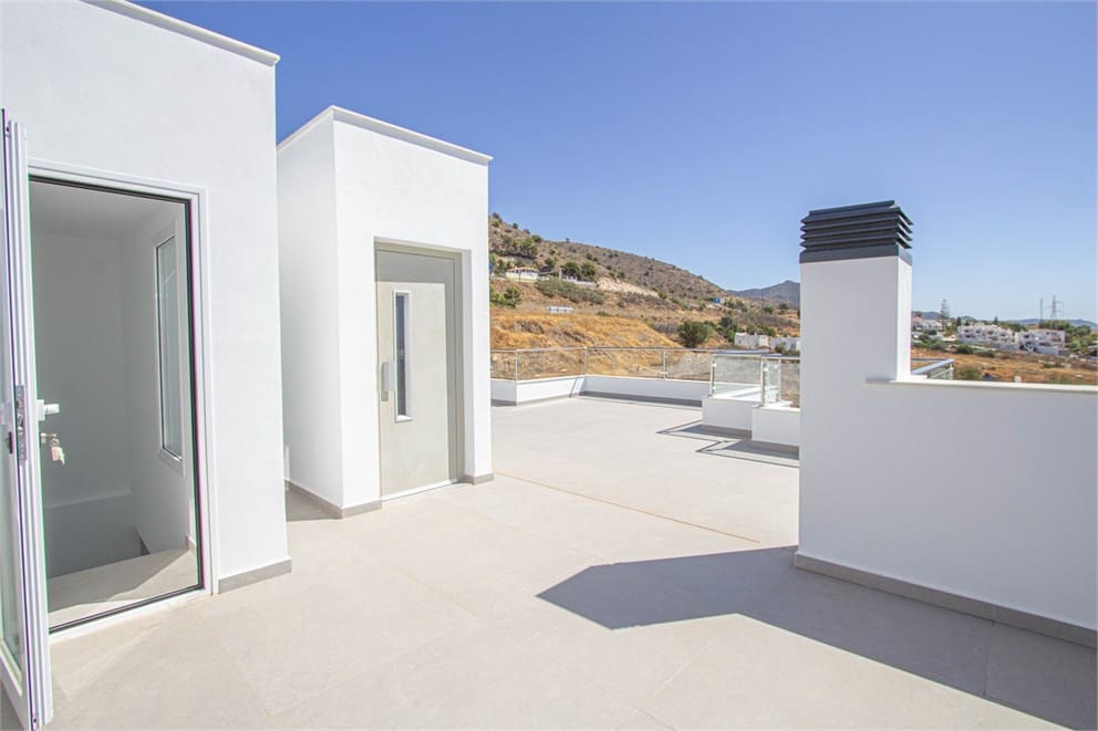 4 quarto Moradia para venda em Nerja com piscina garagem - 865 000 € (Ref: 9207284)