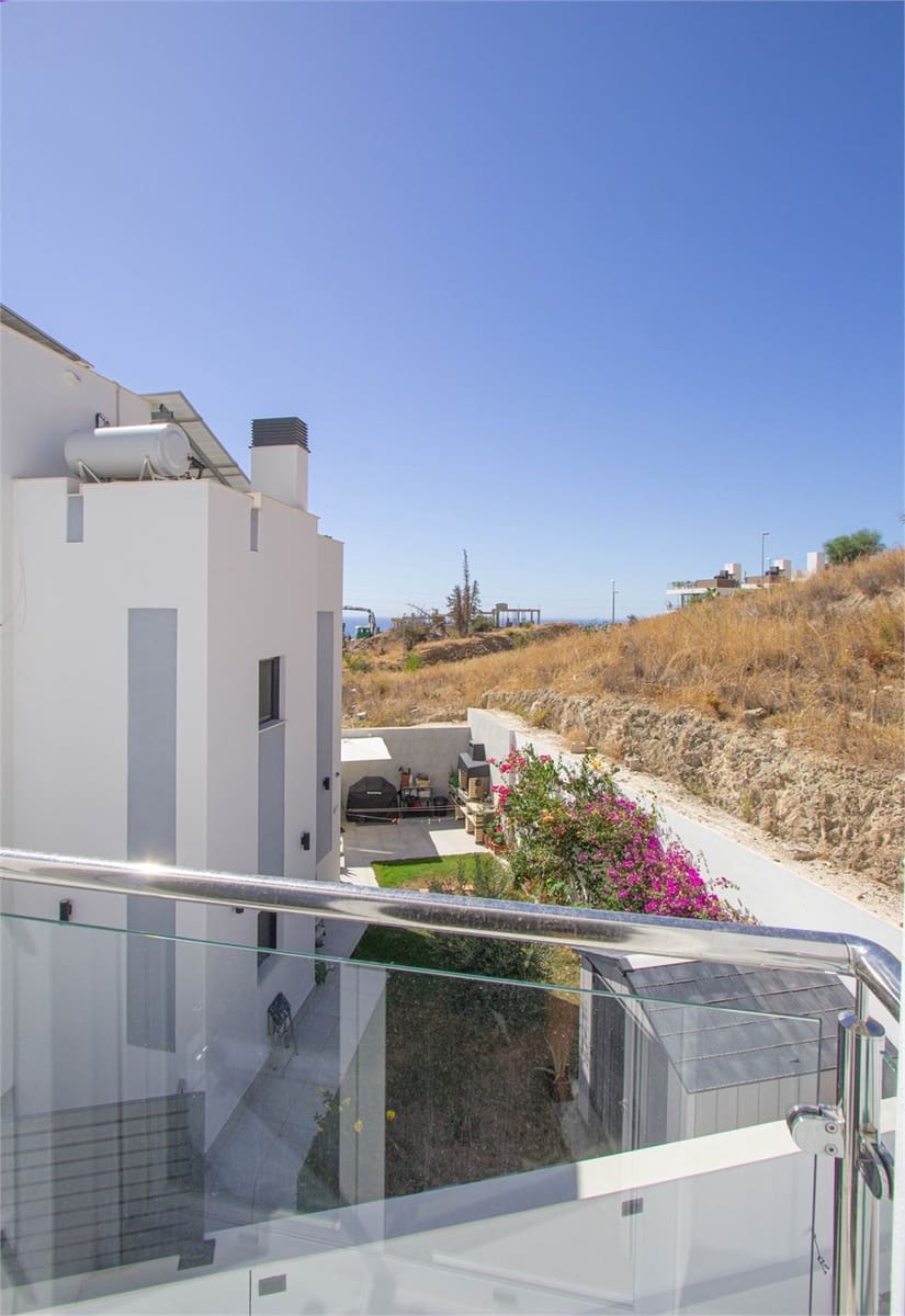 4 quarto Moradia para venda em Nerja com piscina garagem - 865 000 € (Ref: 9207284)