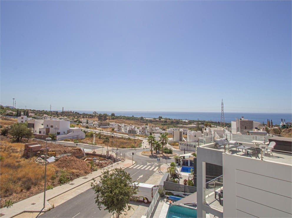 4 quarto Moradia para venda em Nerja com piscina garagem - 865 000 € (Ref: 9207284)