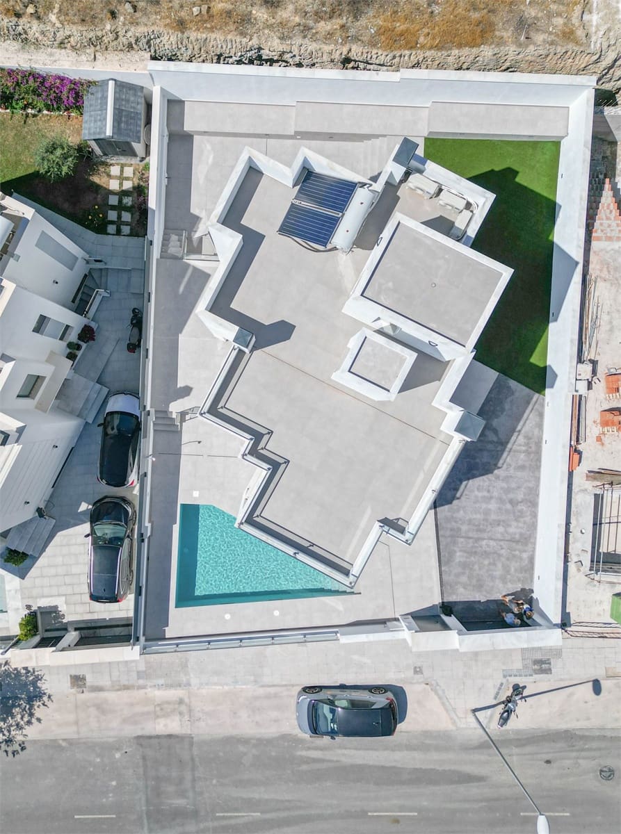 4 quarto Moradia para venda em Nerja com piscina garagem - 865 000 € (Ref: 9207284)