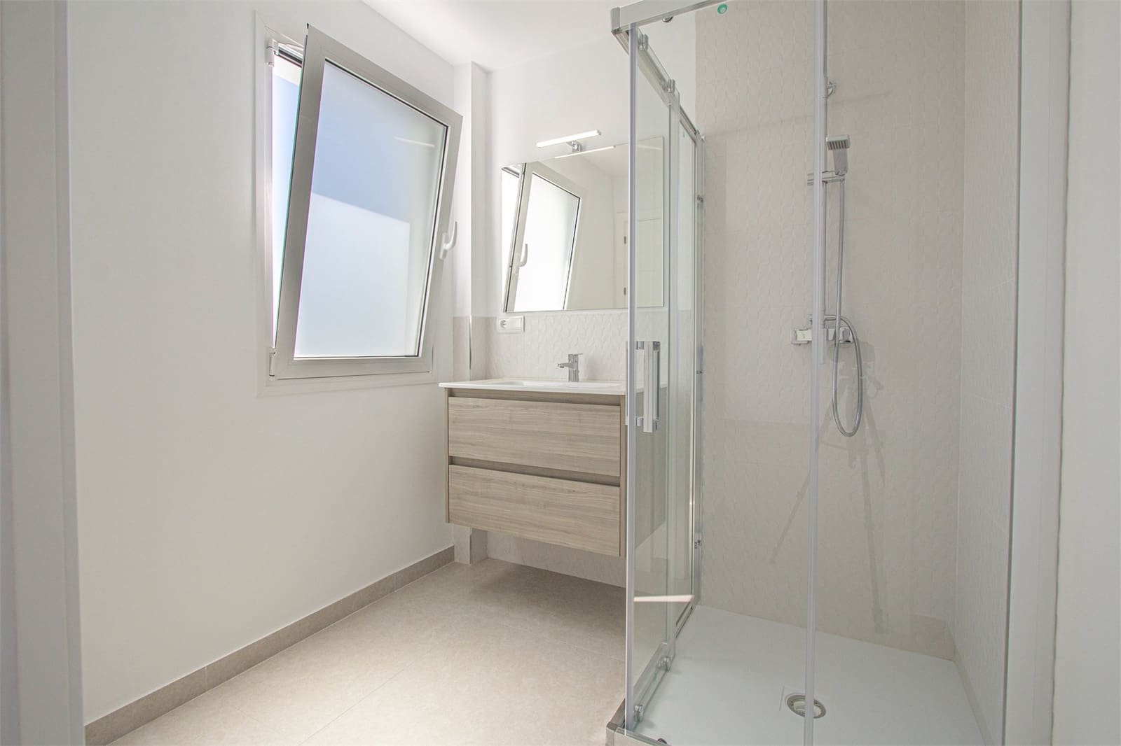 4 quarto Moradia para venda em Nerja com piscina garagem - 865 000 € (Ref: 9207284)