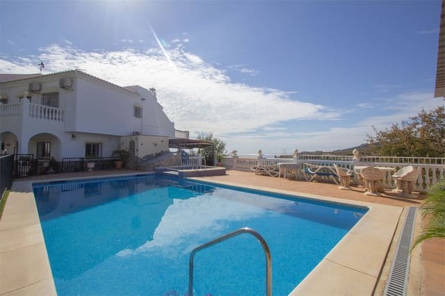 Villa/Maison à vendre à Frigiliana - 950 000 € (Ref: 9207285)