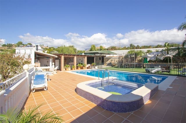 Villa/Maison à vendre à Frigiliana - 950 000 € (Ref: 9207285)