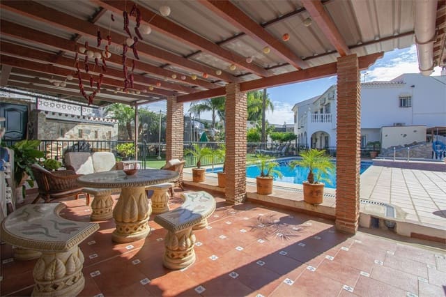 Villa/Maison à vendre à Frigiliana - 950 000 € (Ref: 9207285)