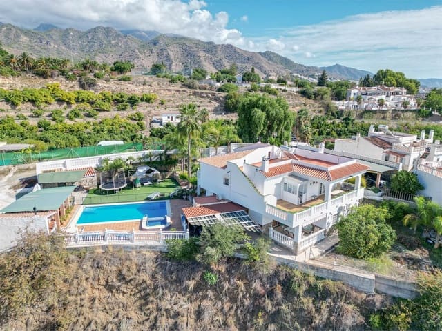 Villa/Maison à vendre à Frigiliana - 950 000 € (Ref: 9207285)
