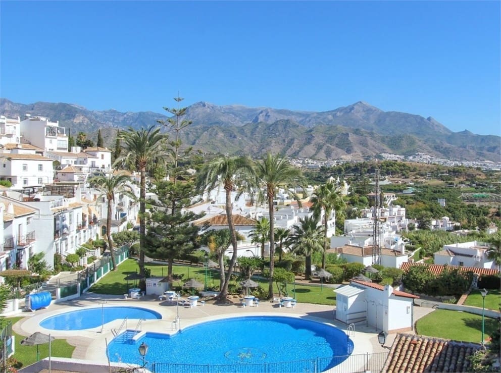 3 chambre Villa/Maison Mitoyenne à vendre à Nerja avec piscine - 340 000 € (Ref: 9207288)