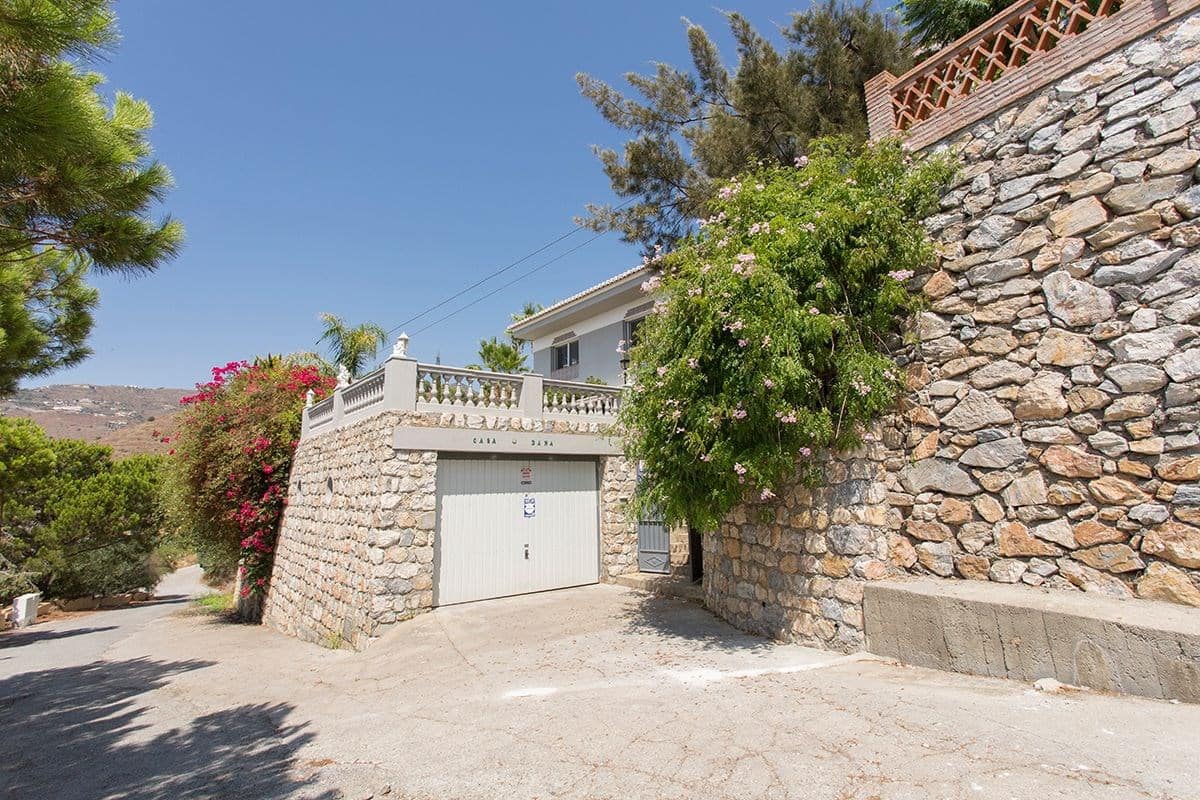 3 soveværelse Villa til salg i Almunecar med swimmingpool garage - € 560.000 (Ref: 9207289)