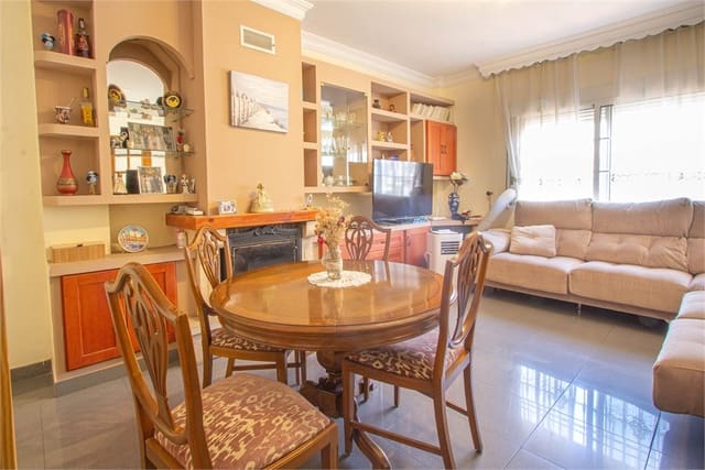 5 slaapkamer Rijtjeshuis te koop in Torrox-Costa, Torrox met garage - € 345.000 (Ref: 9207290)