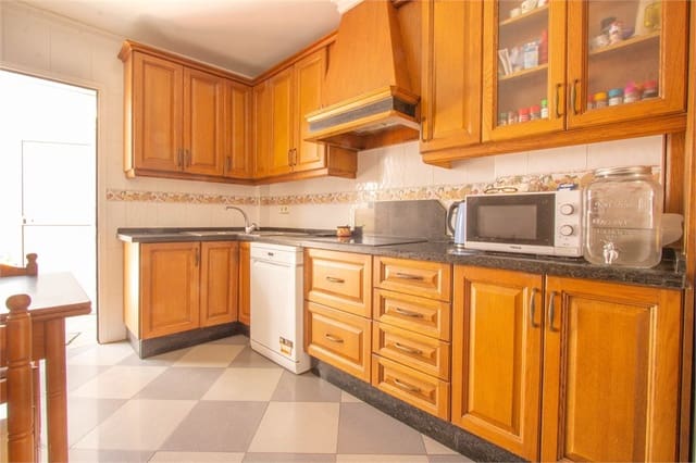 5 slaapkamer Rijtjeshuis te koop in Torrox-Costa, Torrox met garage - € 345.000 (Ref: 9207290)