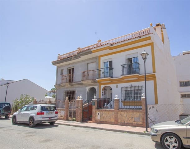 5 slaapkamer Rijtjeshuis te koop in Torrox-Costa, Torrox met garage - € 345.000 (Ref: 9207290)