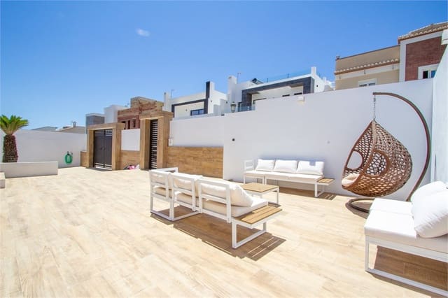 4 makuuhuone Huvila myytävänä paikassa Nerja mukana uima-altaan 
autotalli - 800 000 € (Ref: 9207291)