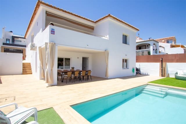 4 makuuhuone Huvila myytävänä paikassa Nerja mukana uima-altaan 
autotalli - 800 000 € (Ref: 9207291)