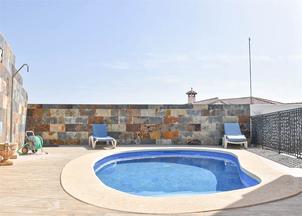 3 sovrum Villa till salu i Nerja med pool garage - 630 000 € (Ref: 9207293)