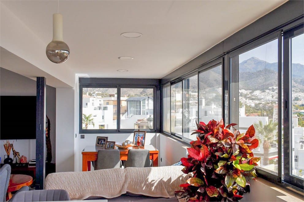 3 sovrum Villa till salu i Nerja med pool garage - 630 000 € (Ref: 9207293)