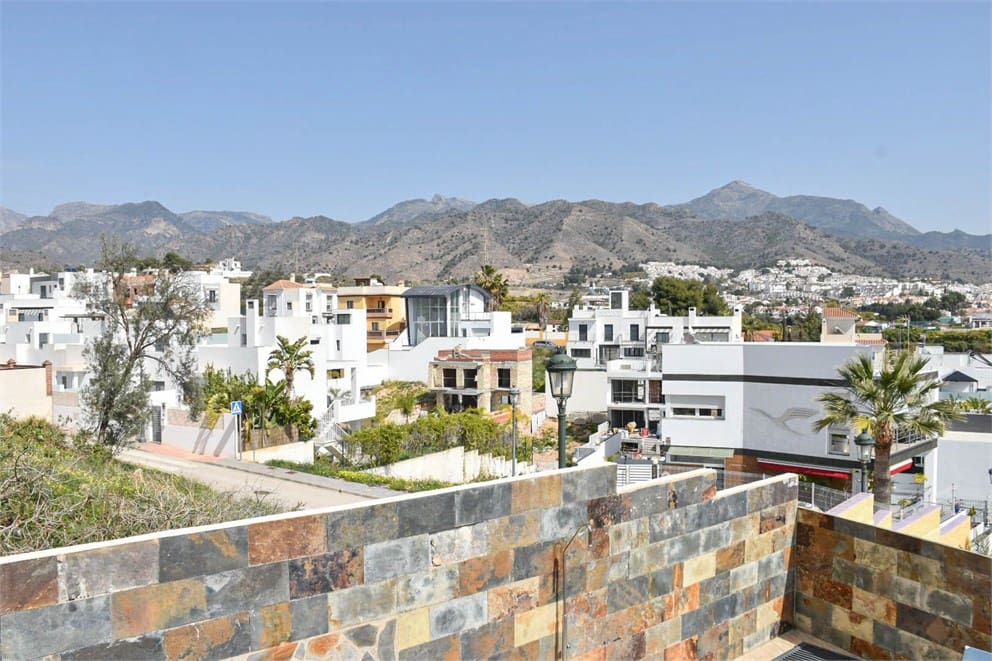 3 sovrum Villa till salu i Nerja med pool garage - 630 000 € (Ref: 9207293)