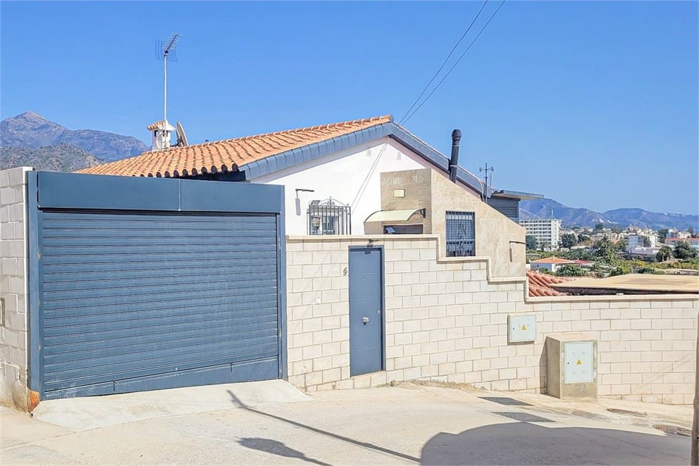 3 sovrum Villa till salu i Nerja med pool garage - 630 000 € (Ref: 9207293)