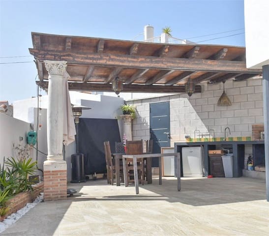 3 soverom Villa til salgs i Nerja med svømmebasseng garasje - € 630 000 (Ref: 9207293)