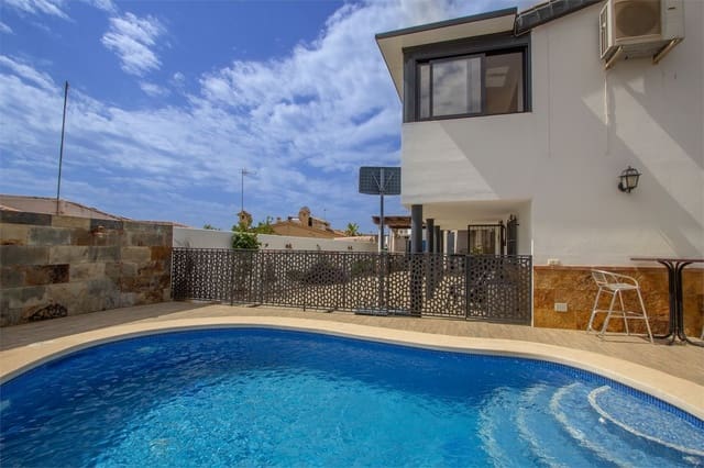 3 soverom Villa til salgs i Avda Pescia - Ctra de Frigiliana, Nerja med svømmebasseng garasje - € 630 000 (Ref: 9207293)