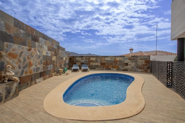 3 soverom Villa til salgs i Avda Pescia - Ctra de Frigiliana, Nerja med svømmebasseng garasje - € 630 000 (Ref: 9207293)