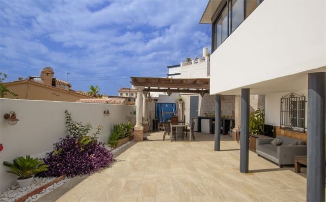 3 soverom Villa til salgs i Avda Pescia - Ctra de Frigiliana, Nerja med svømmebasseng garasje - € 630 000 (Ref: 9207293)