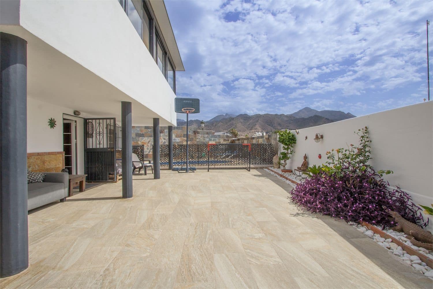 3 bedroom Villa for sale in Nerja with pool garage - € 630,000 (Ref: 9207293)