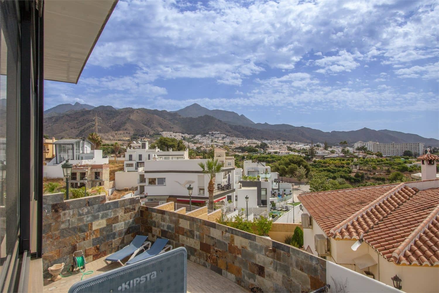 3 bedroom Villa for sale in Nerja with pool garage - € 630,000 (Ref: 9207293)