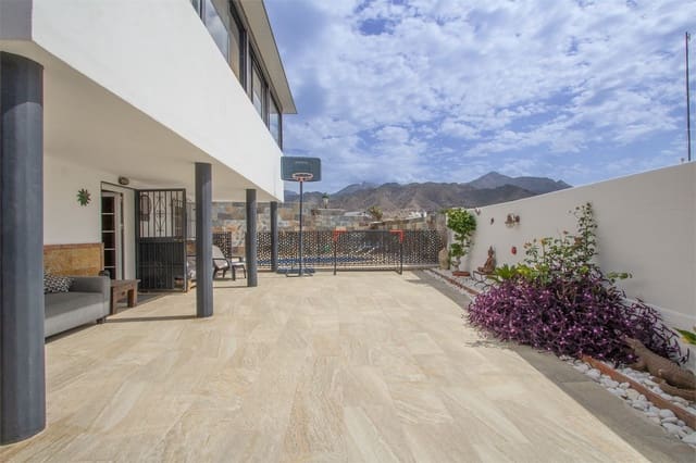 3 soverom Villa til salgs i Avda Pescia - Ctra de Frigiliana, Nerja med svømmebasseng garasje - € 630 000 (Ref: 9207293)