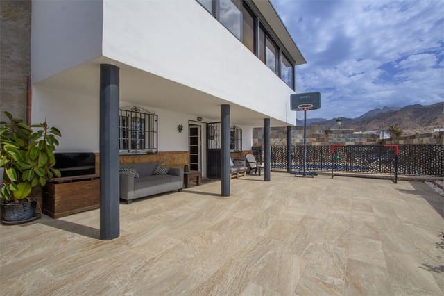3 soverom Villa til salgs i Avda Pescia - Ctra de Frigiliana, Nerja med svømmebasseng garasje - € 630 000 (Ref: 9207293)