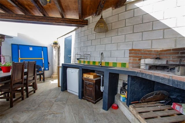 3 soverom Villa til salgs i Avda Pescia - Ctra de Frigiliana, Nerja med svømmebasseng garasje - € 630 000 (Ref: 9207293)