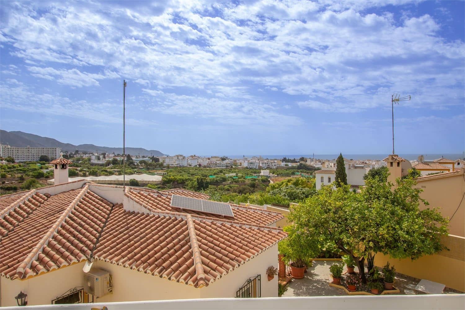 3 bedroom Villa for sale in Nerja with pool garage - € 630,000 (Ref: 9207293)