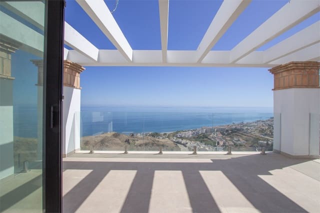 2 soveværelse Byhus til salg i Torrox med swimmingpool garage - € 318.000 (Ref: 9227785)