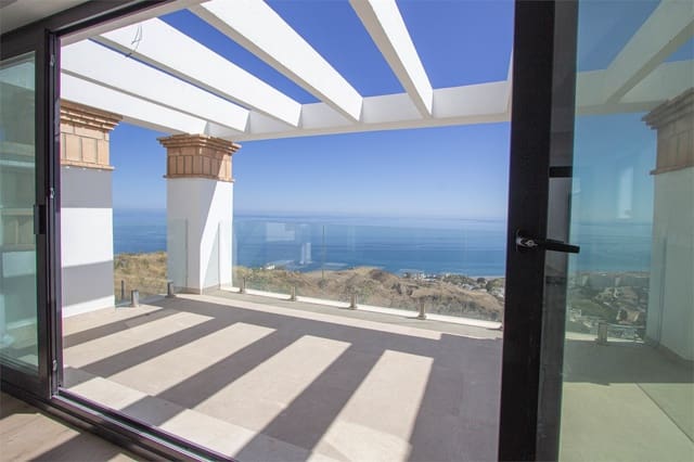 2 soveværelse Byhus til salg i Torrox med swimmingpool garage - € 318.000 (Ref: 9227785)