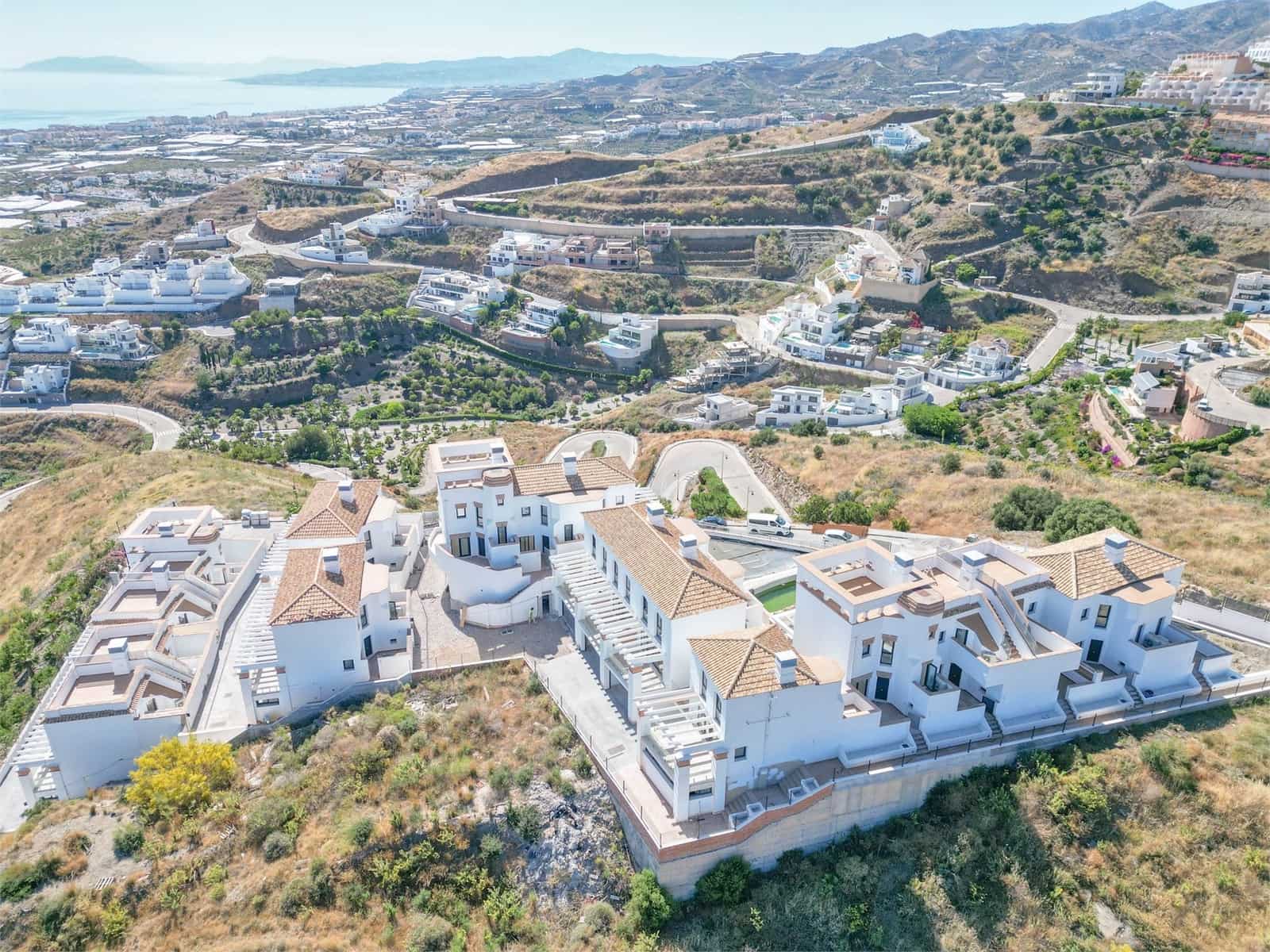 2 soveværelse Byhus til salg i Torrox med swimmingpool garage - € 318.000 (Ref: 9227785)