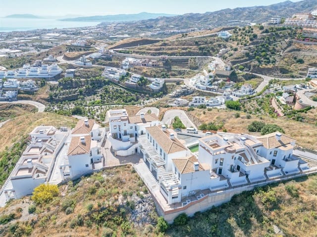 2 soveværelse Byhus til salg i Torrox med swimmingpool garage - € 318.000 (Ref: 9227785)