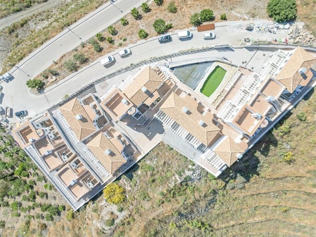 2 soveværelse Byhus til salg i Torrox med swimmingpool garage - € 318.000 (Ref: 9227785)